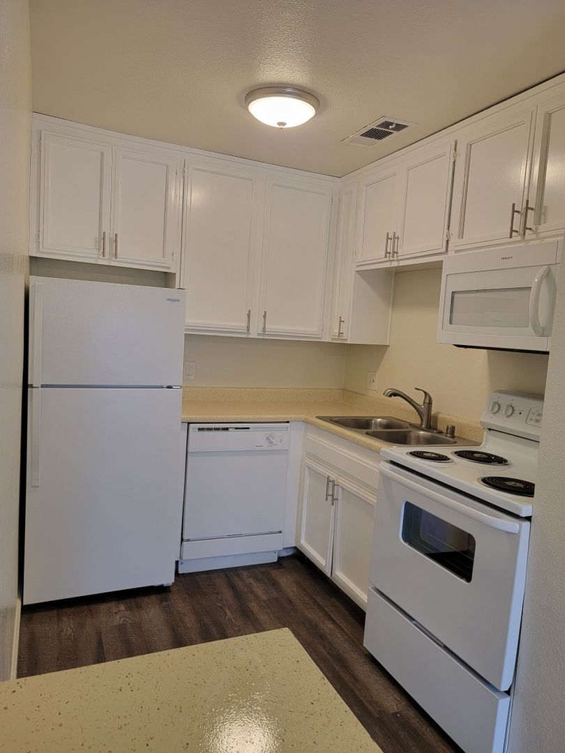 Fresno Apartment: 4294 N Hughes Ave.