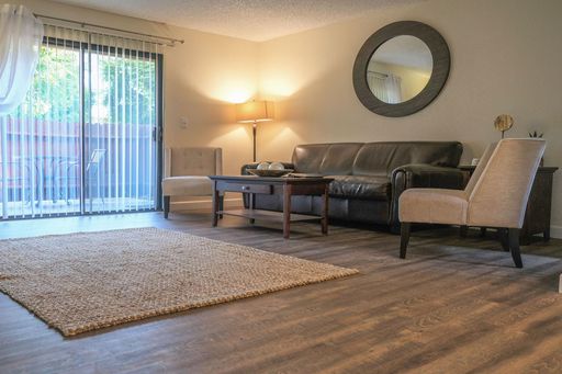✨ Now Leasing | 2 Bed, 1 Bath | Upstairs Home | Washer & Dryer Included | Pet Friendly – photo 1