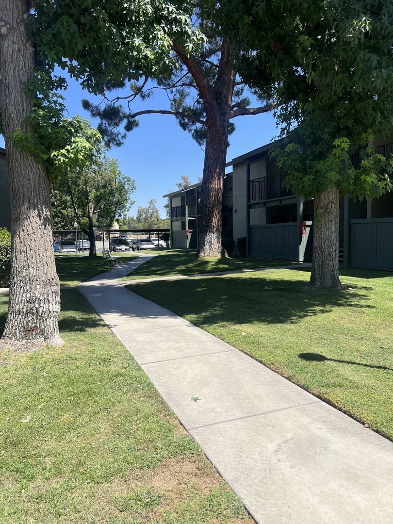 Raintree Garden Apartments 12 of 12