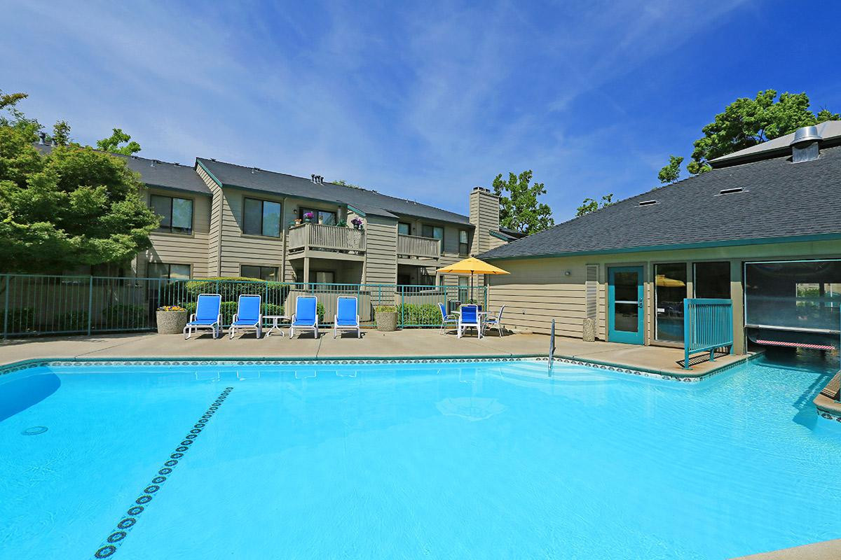 Pool at Summer Place (3 of 8)