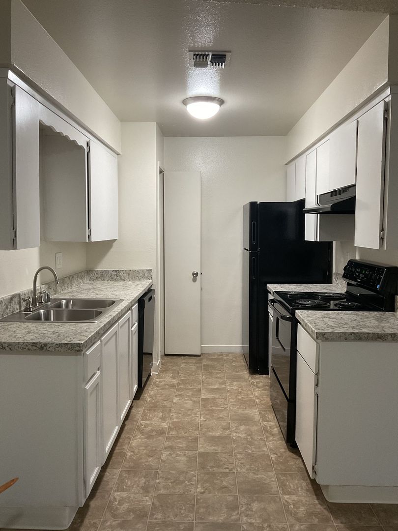 Fresno Apartment: 4760 E. Butler