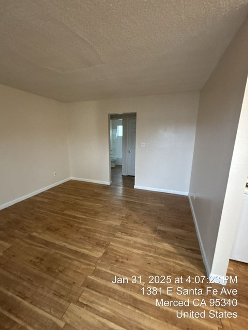 Merced Apartment: 2560 Midge Ave.