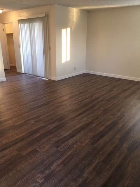 Lemoore Apartment: 333 E Cinnamon Dr.