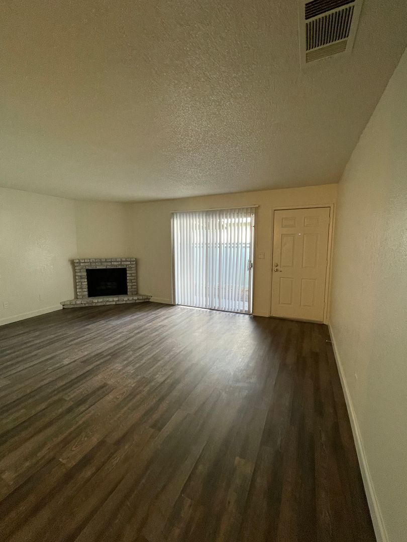 Clovis Apartment: 1201 Scott Ave.