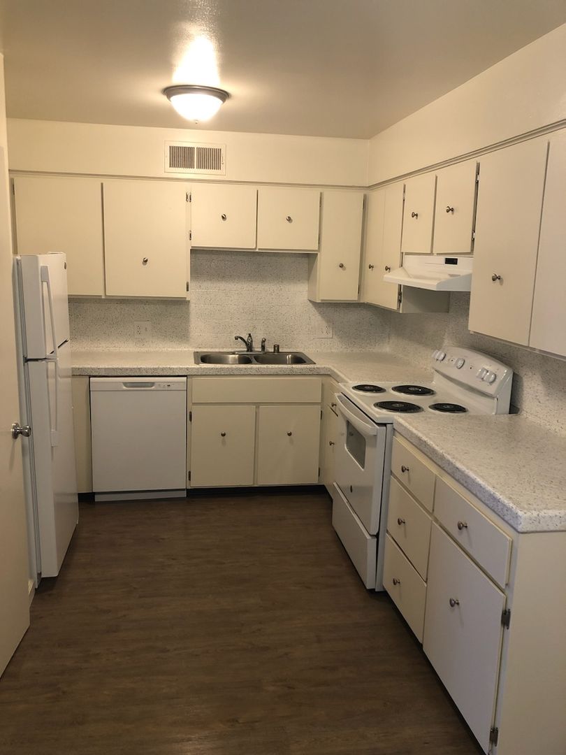 Fresno Apartment: 4735 E. Weldon
