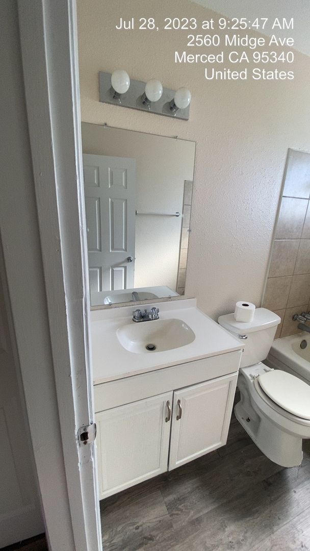 Merced Apartment: 2560 Midge Ave.