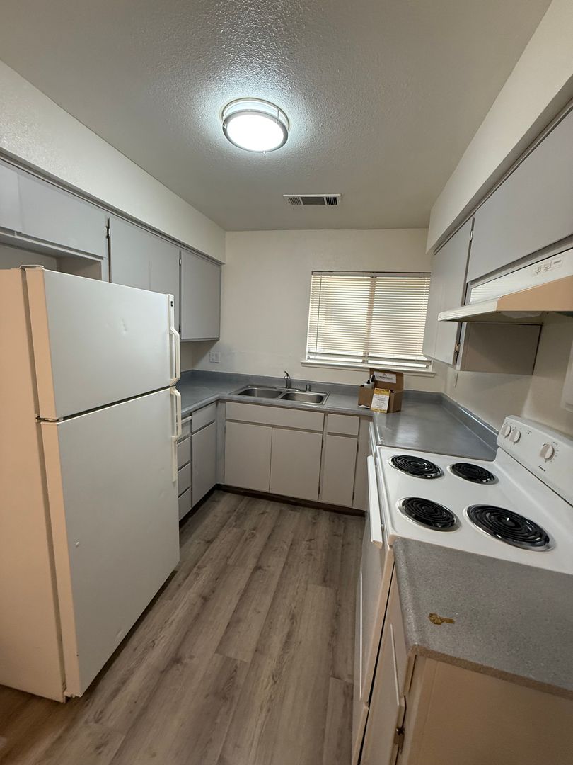 Merced Apartment: 1163 Loughborough Dr