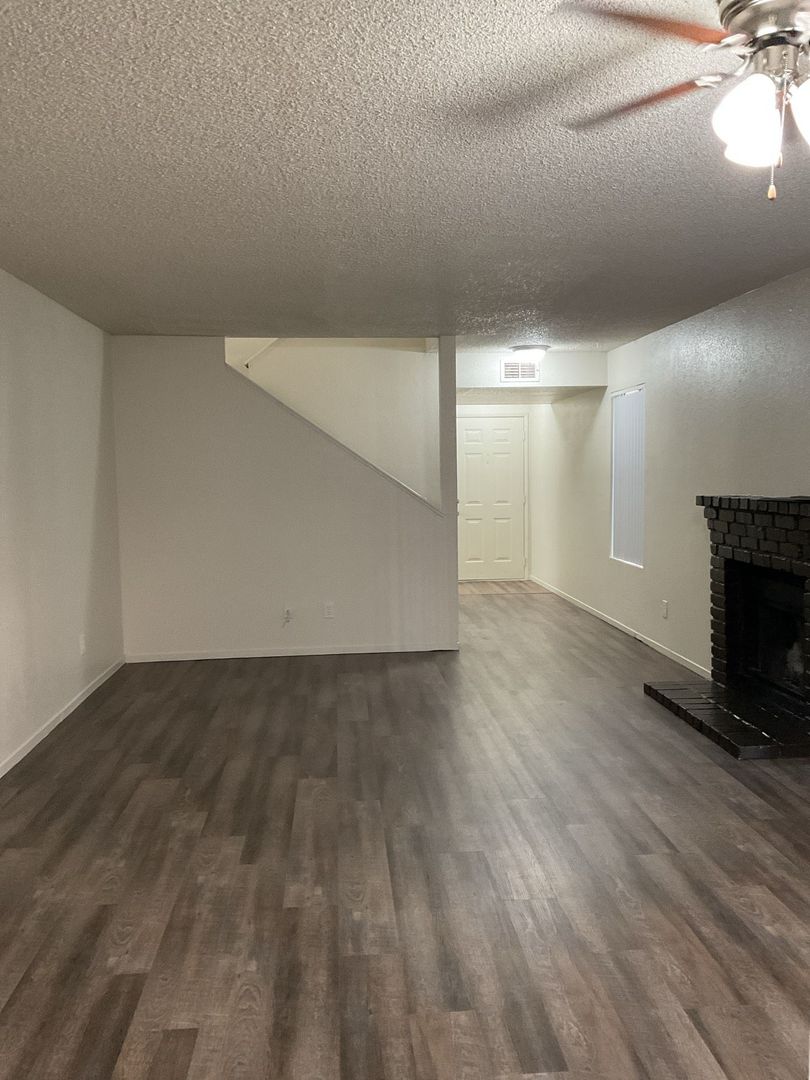 Fresno Apartment: 190 N Willow Ave