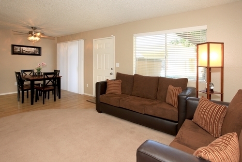2 Bedroom/ 1.5 Bath Townhouse – photo 1