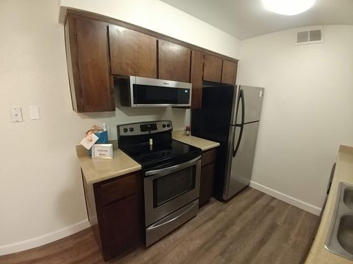 Spacious Patio Two Bedroom w/Plank Flooring and Faux Granite Countertops – photo 1