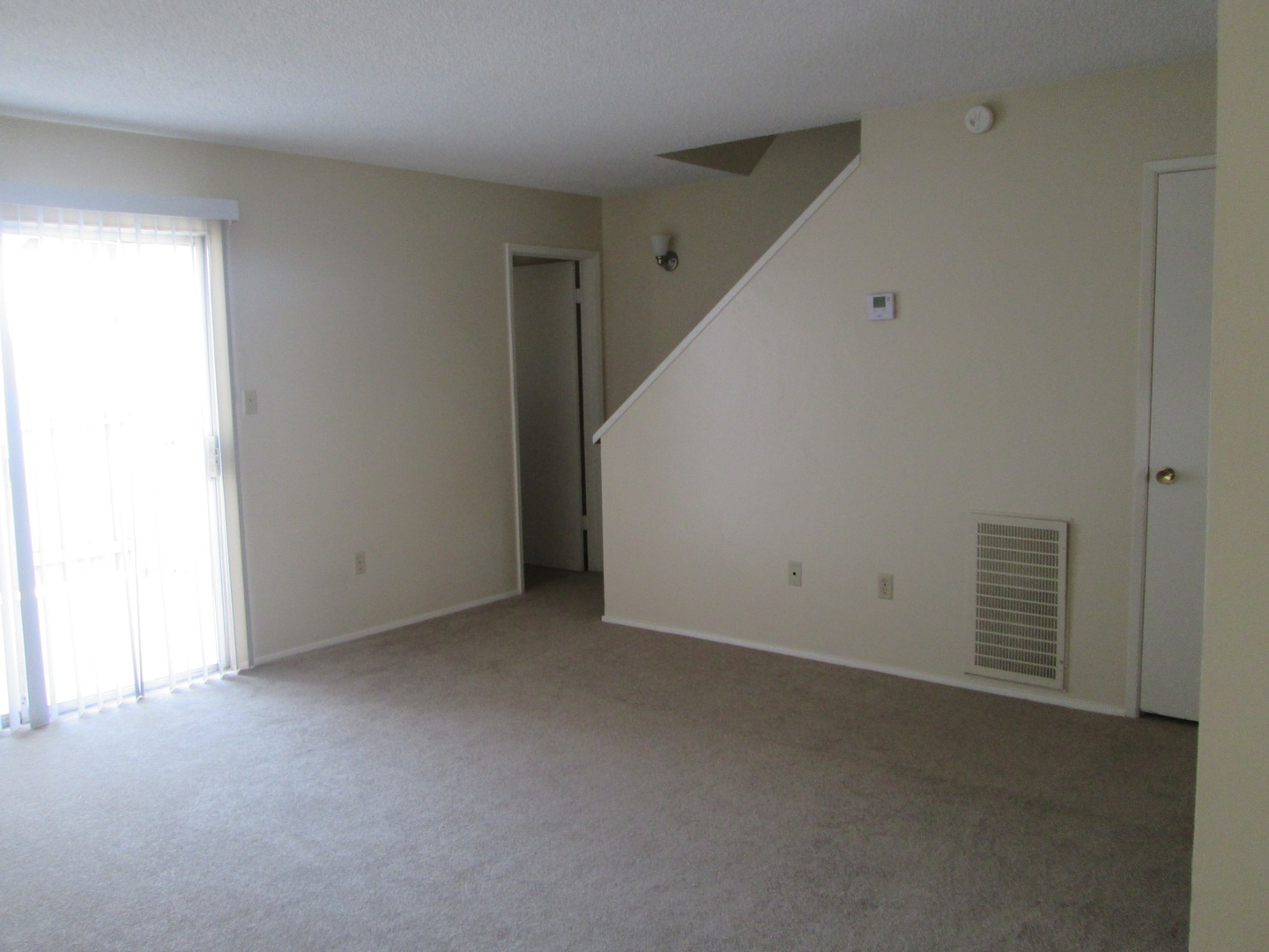Bakersfield Apartment: 2401 Eric Way