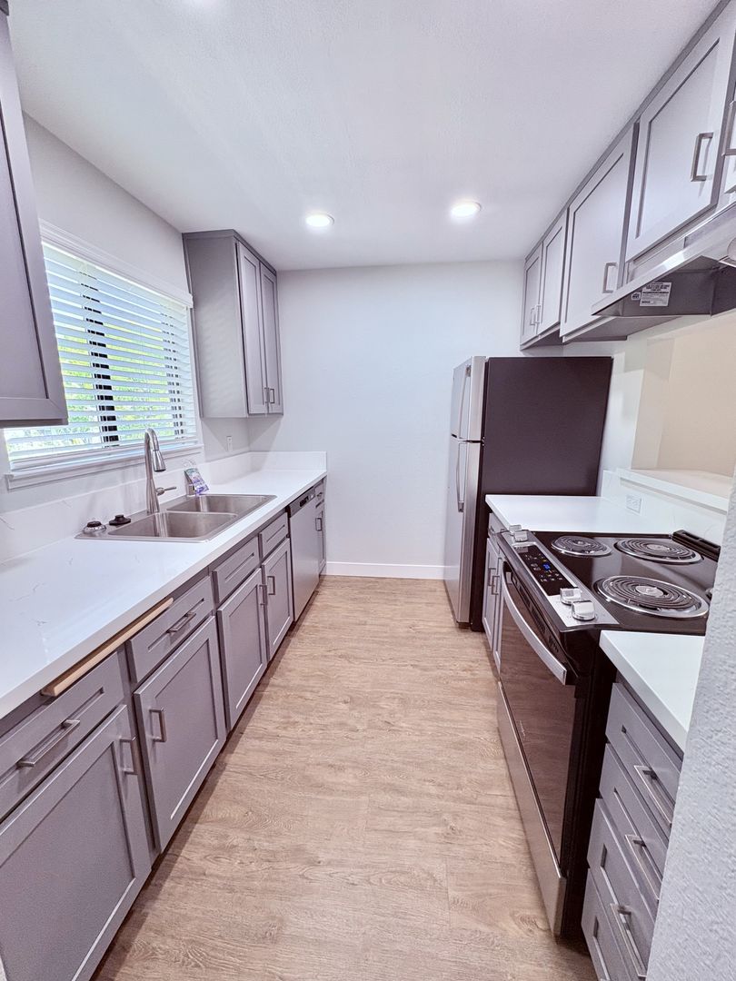 Bakersfield Apartment: 8200 Kroll Way