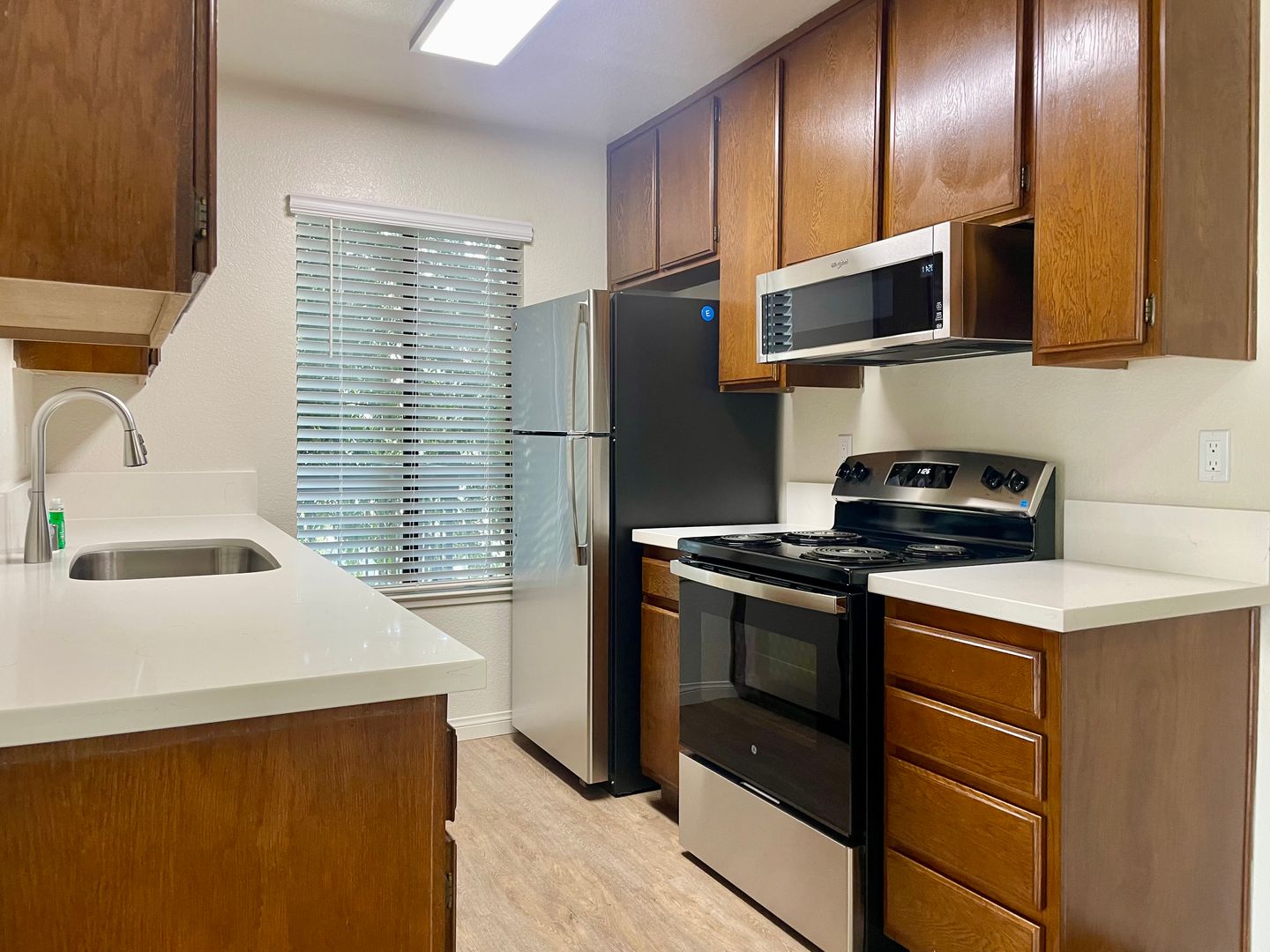 Bakersfield Apartment: 8200 Kroll Way