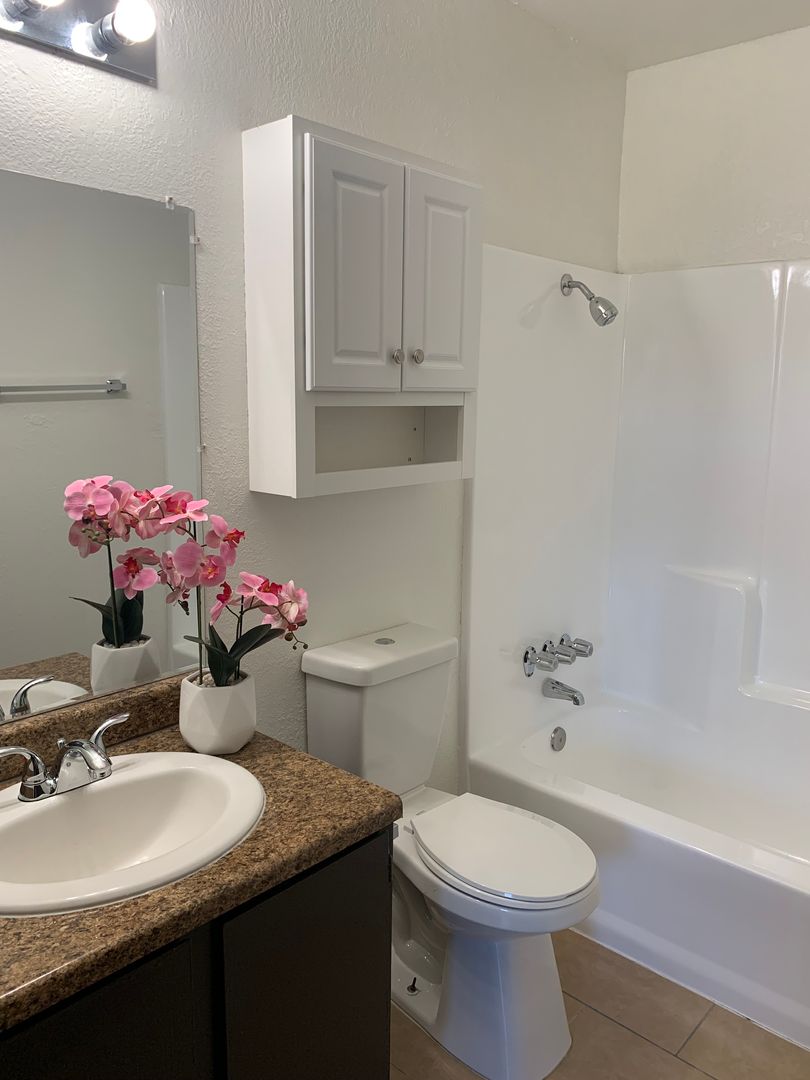Merced Apartment: 3270 Meadows Ave.