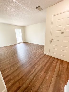 Now Leasing | 1 Bed, 1 Bath | 665 Sq. Ft. | Single-Level Home | Full-Size Washer & Dryer Included | Near Community Amenities | Pet Friendly – photo 1