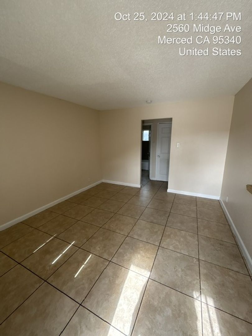 Merced Apartment: 2560 Midge Ave.