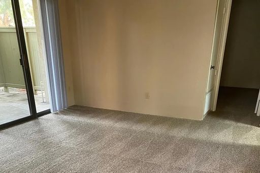 Large 1 Bdrm with Washer/Dryer Inside – photo 1