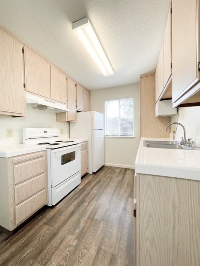 Clovis Apartment: 100 Fowler Ave.