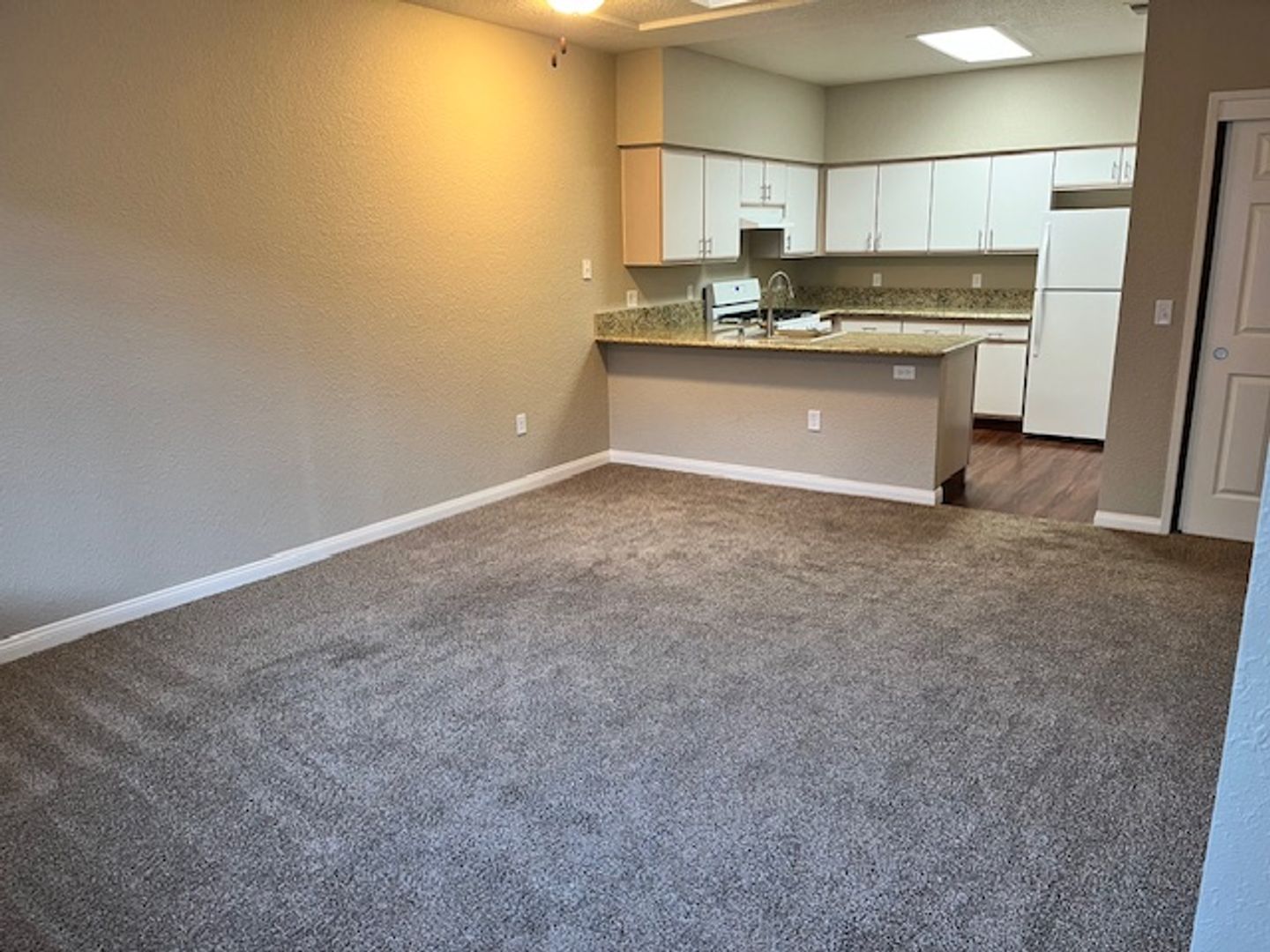 Bakersfield Apartment: 2605 Brookside Dr.
