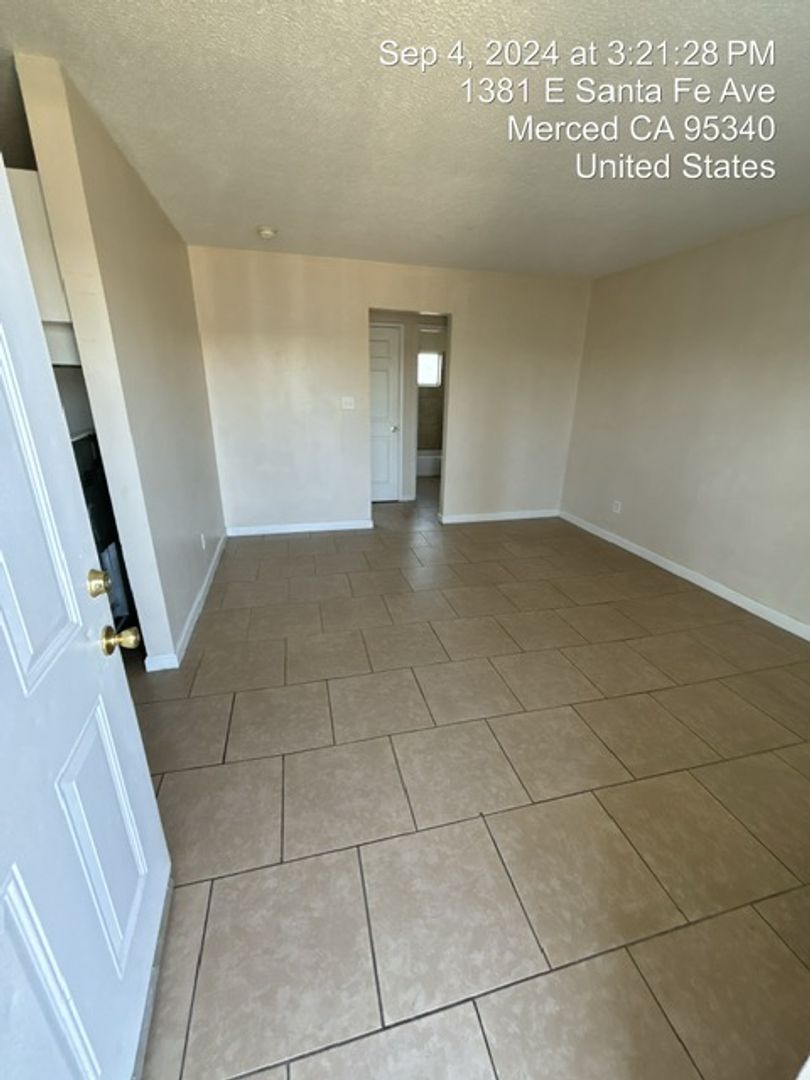 Merced Apartment: 2560 Midge Ave.
