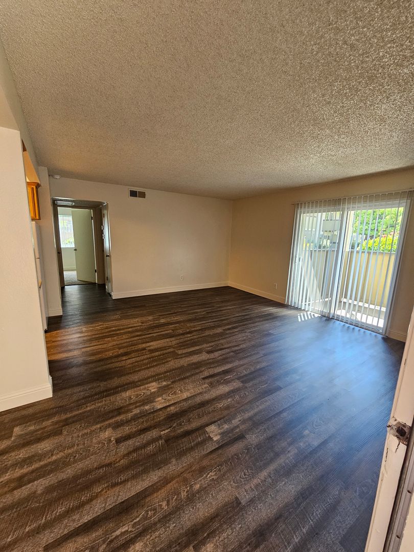 Fresno Apartment: 4918 N. Ninth