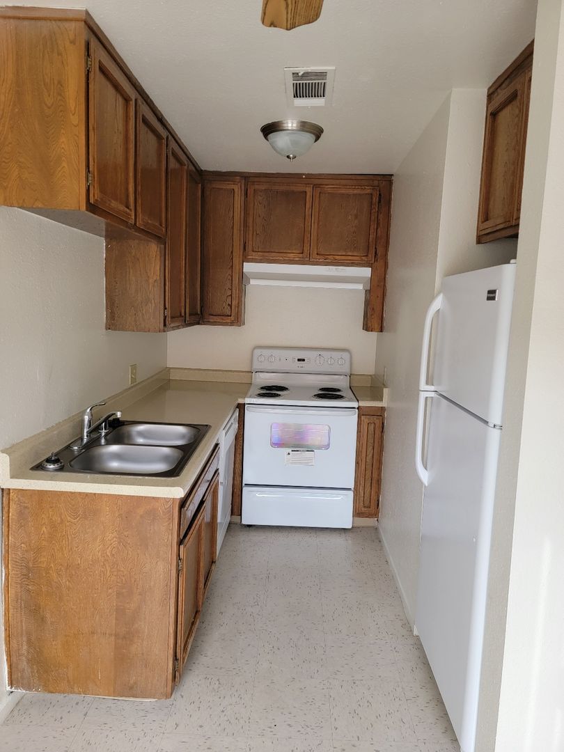Fresno Apartment: 4294 N Hughes Ave.