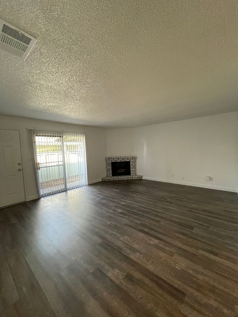 Clovis Apartment: 1201 Scott Ave.