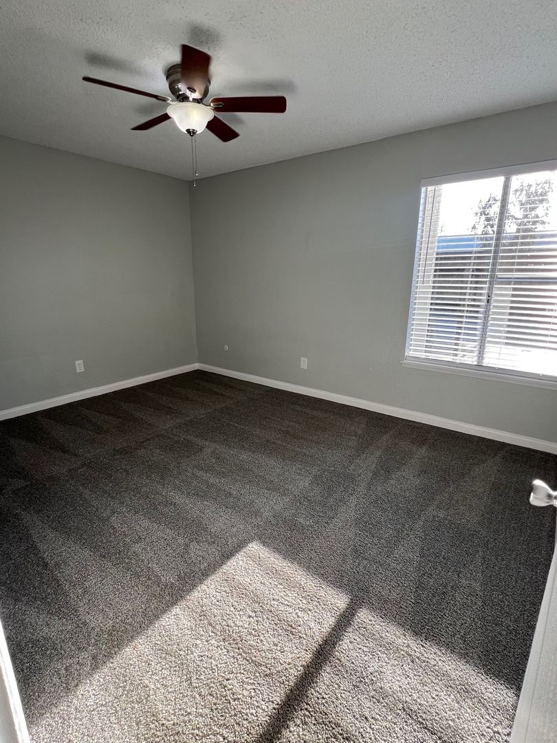 Raintree Garden Apartments 6 of 12