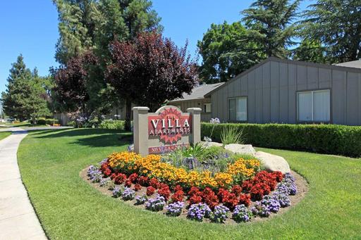 Spacious 2x1 With Great Space and Landscaping – photo 1