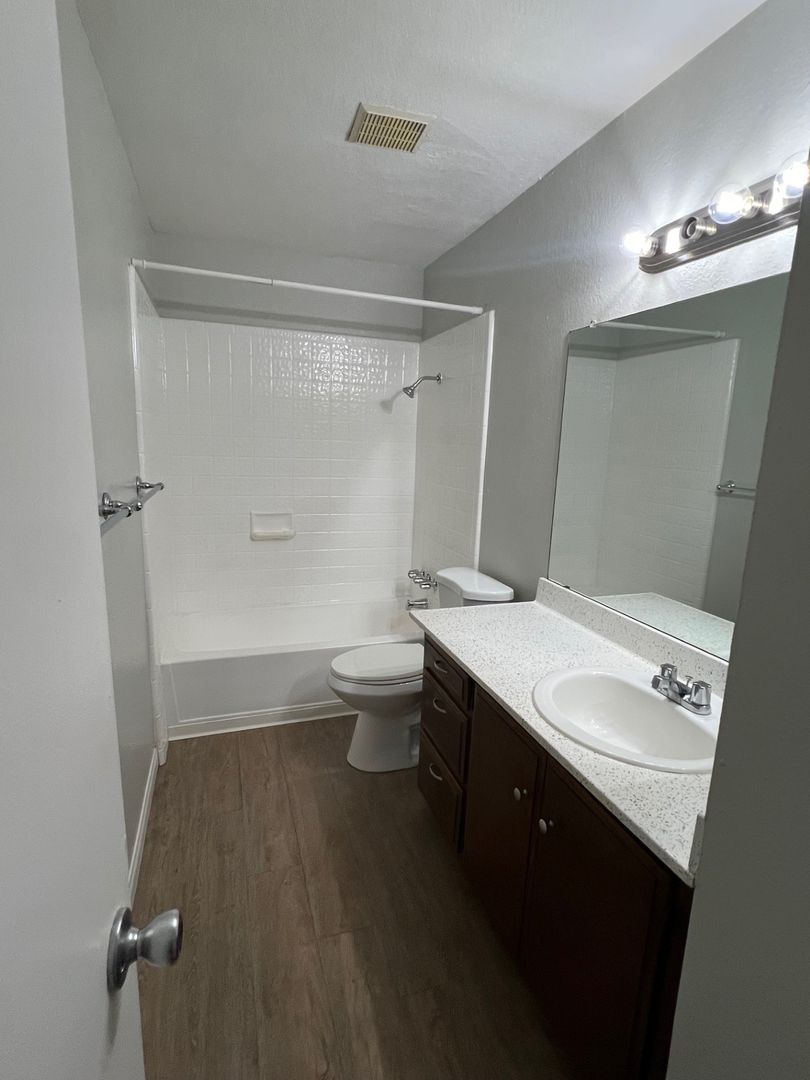 Raintree Garden Apartments 7 of 12