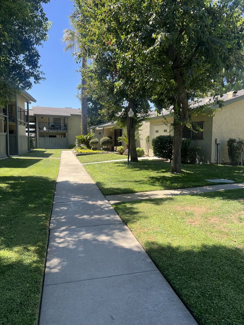 Raintree Garden Apartments 8 of 12