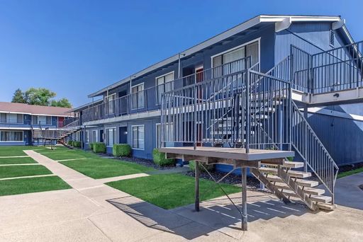 Available 2 Bed/1 Bath Apartment – photo 1