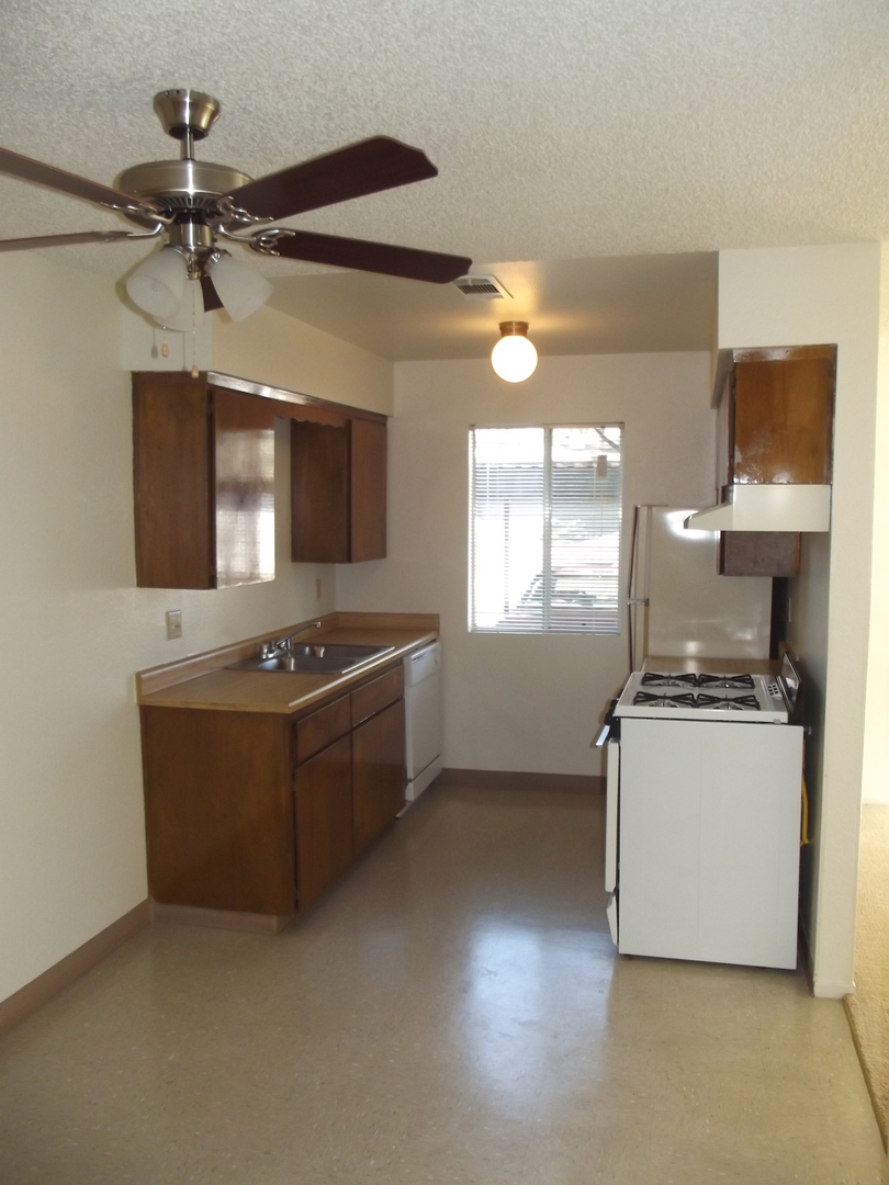 Clovis Apartment: 139 Santa Ana