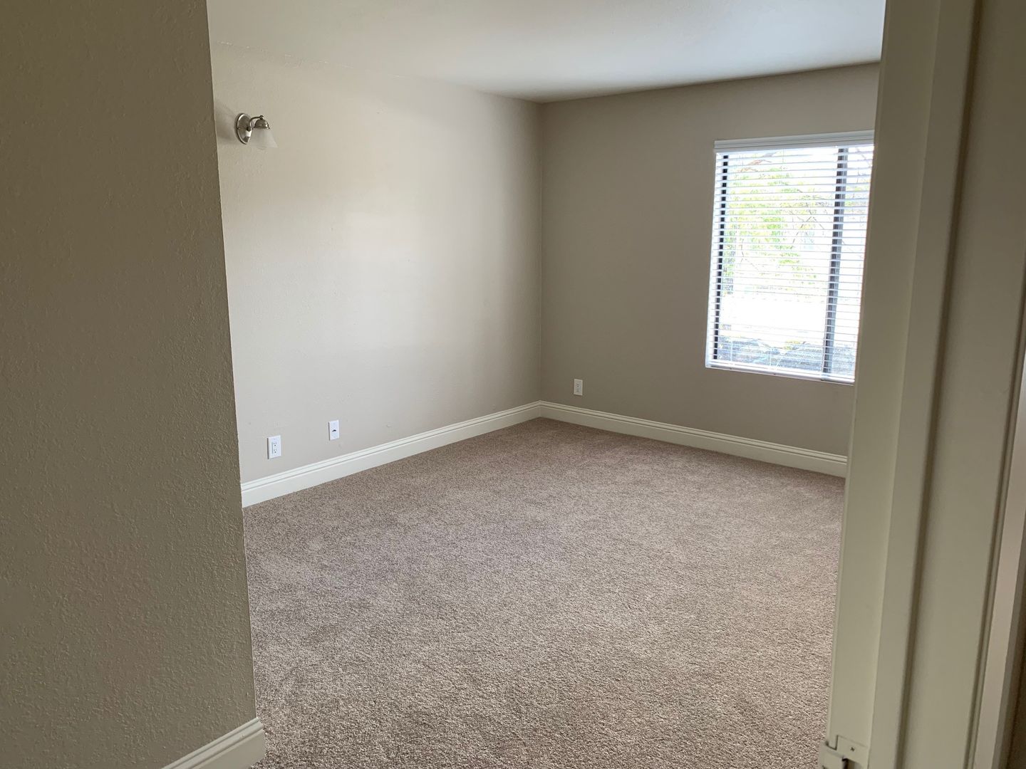 Fresno Apartment: 445 W Nees Ave