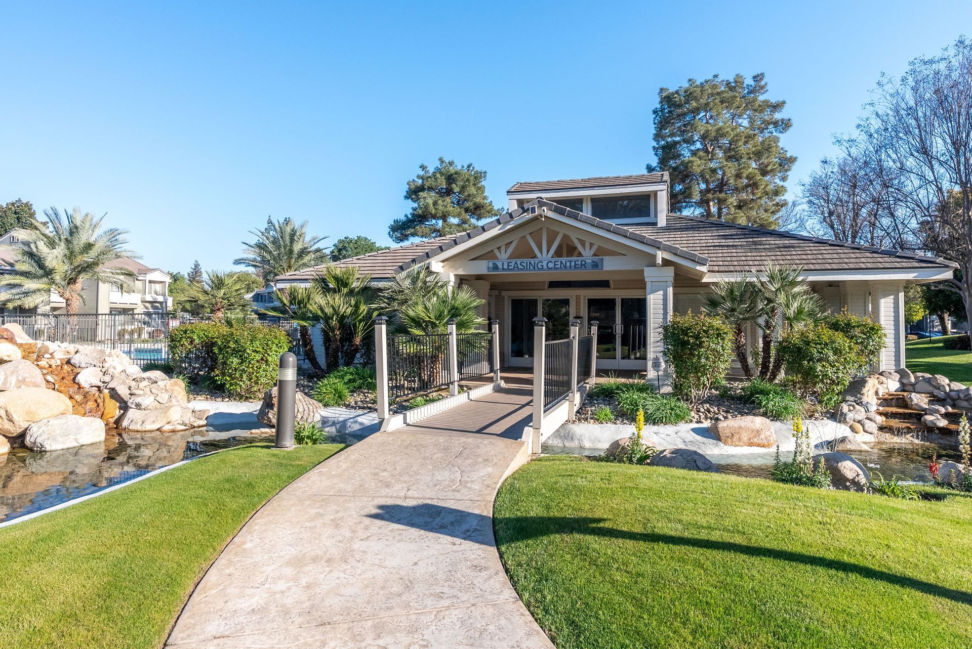 Bakersfield Apartment: 8101 Camino Media