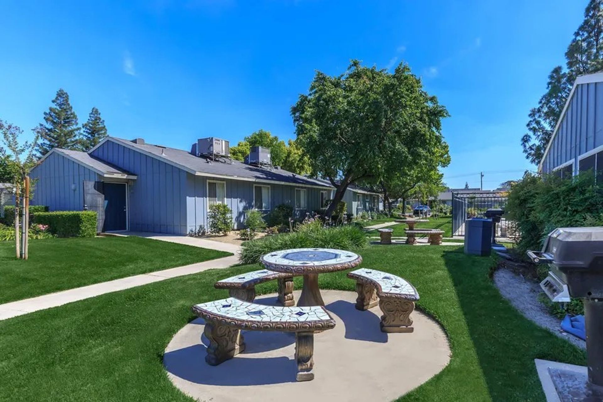 Clovis Apartment: 401 Villa Ave.