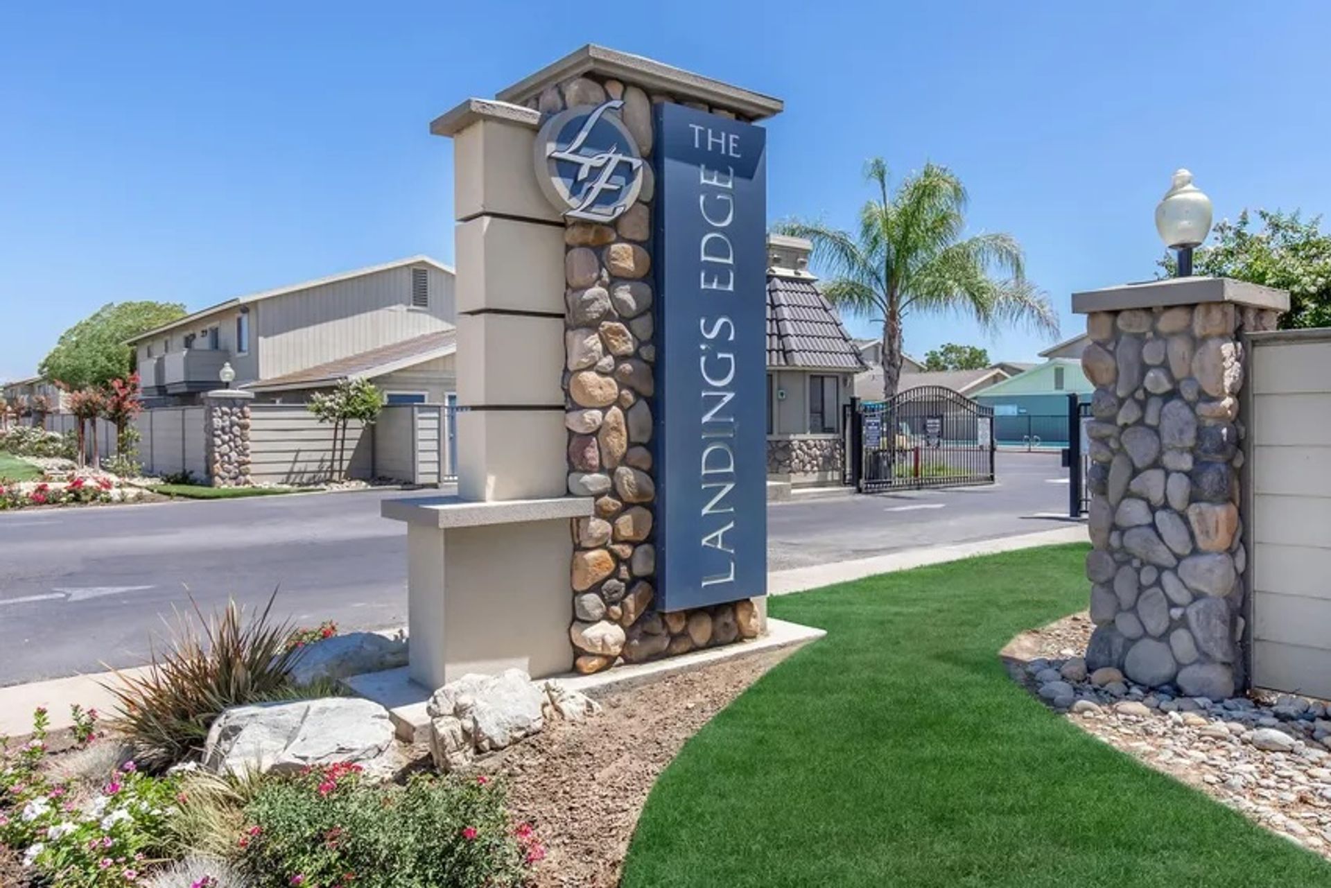 Lemoore Apartment: 333 E Cinnamon Dr.