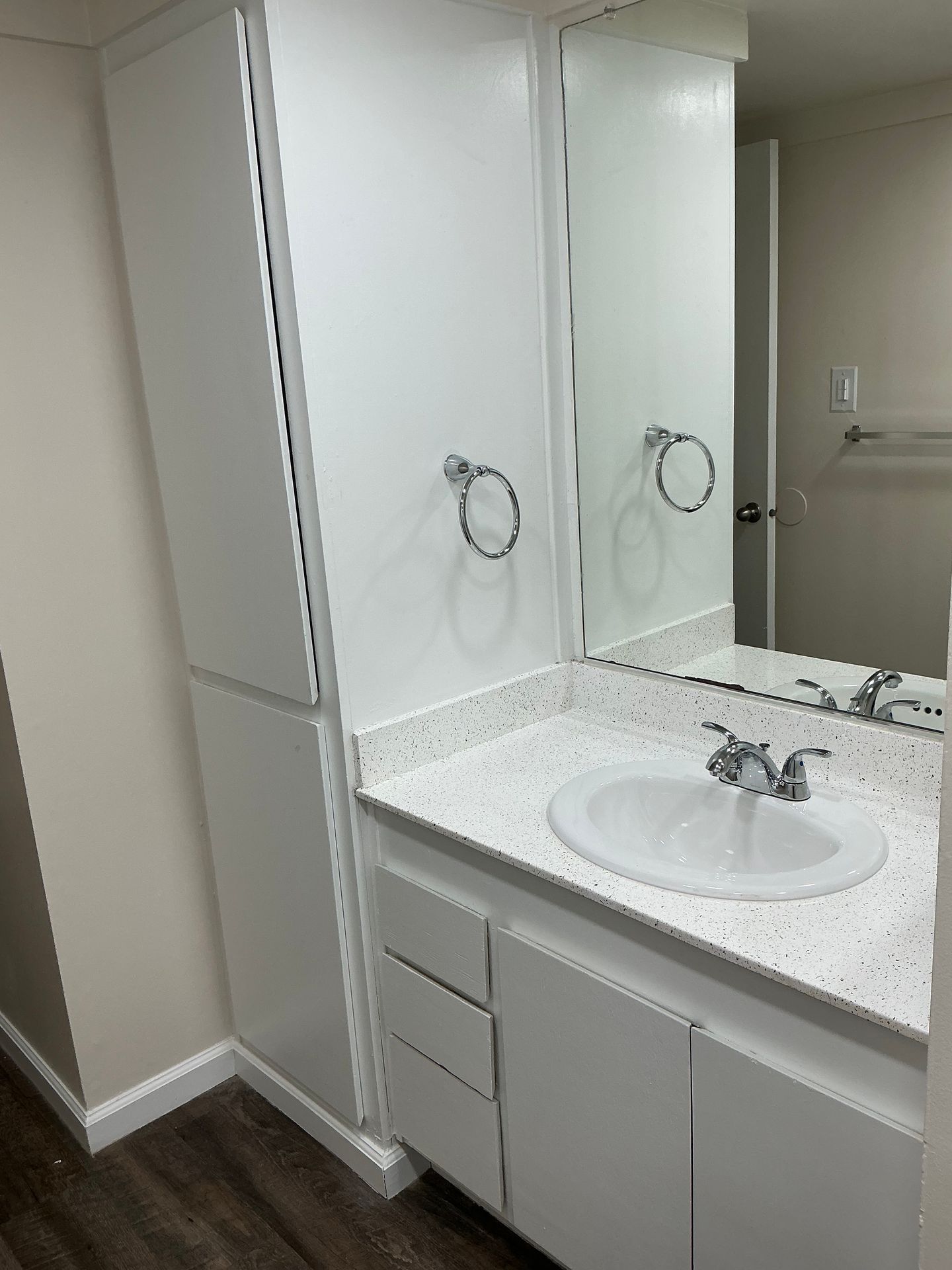 1 Bedroom 1 Bath Apartment – photo 1