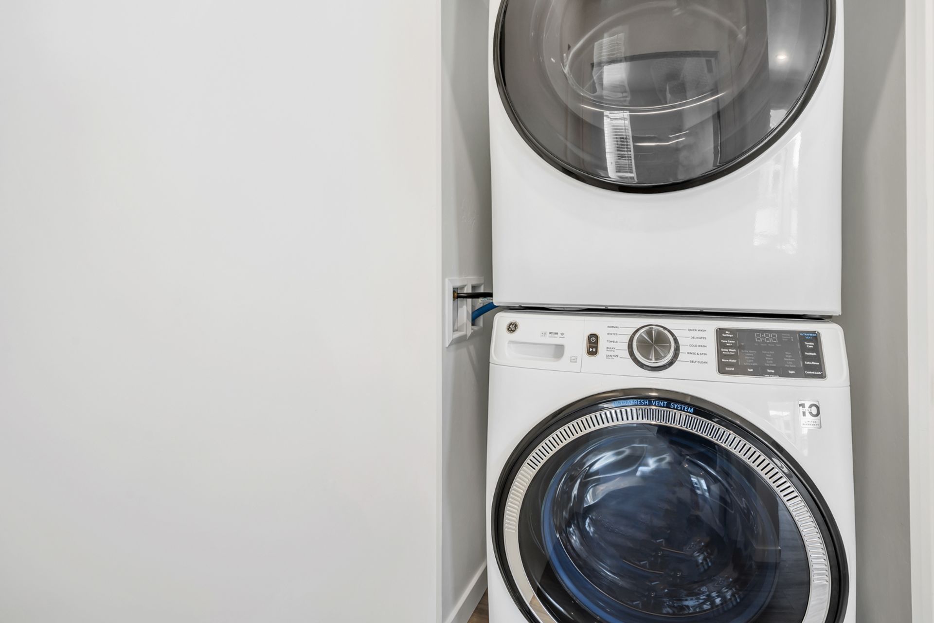 Laundry room at Auburn Oaks