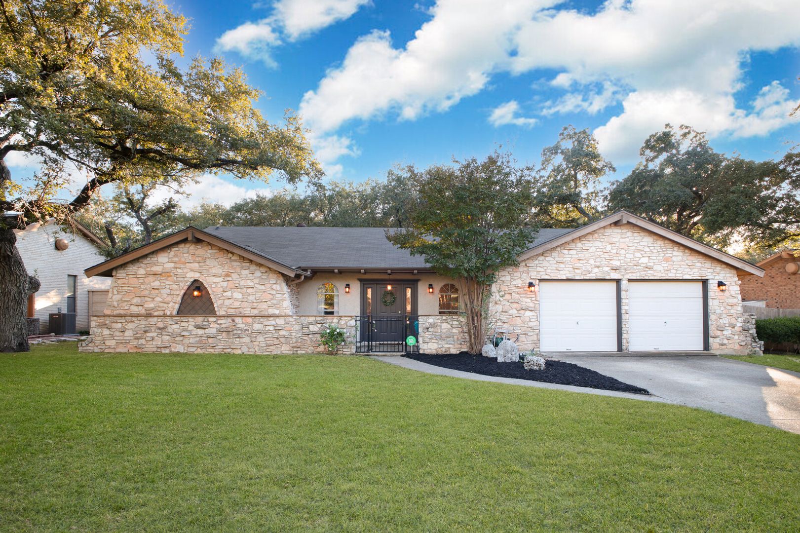 San Antonio House: 4418 Meredith Woods St
