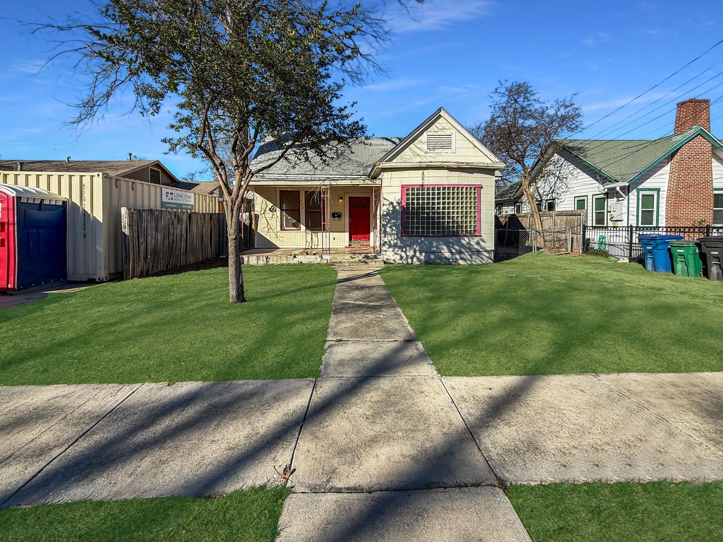 San Antonio House: 727 W Gramercy