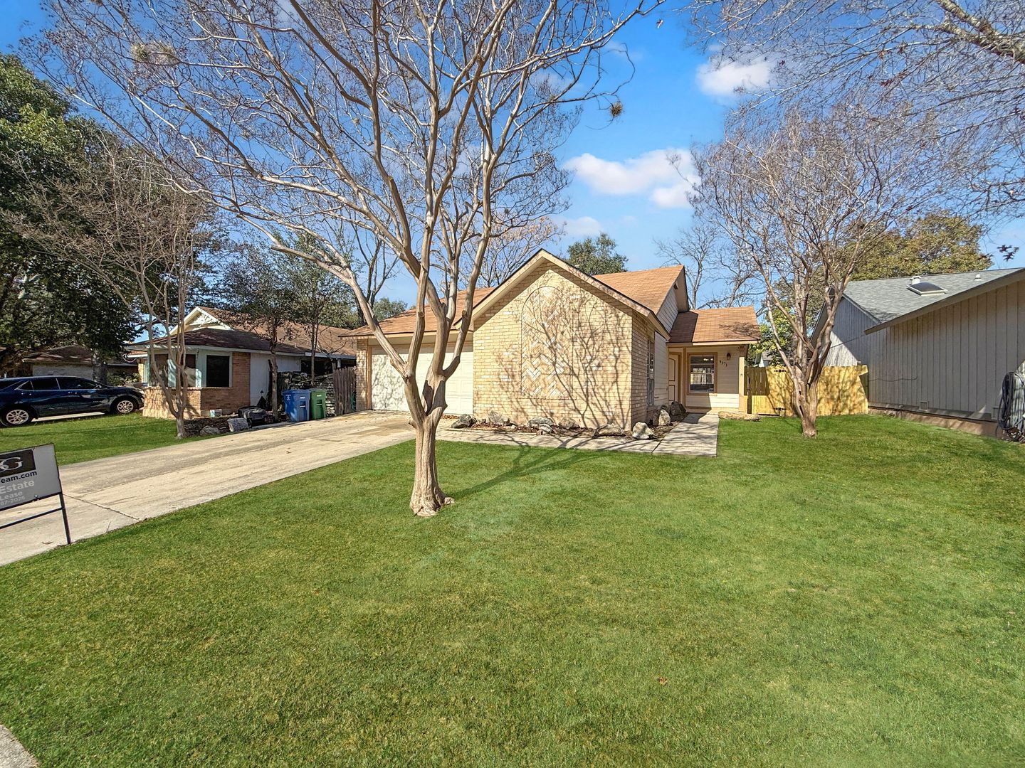 San Antonio House: 9371 Lands Point St