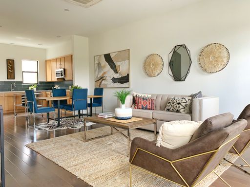 Contemporary Townhouse in Vibrant San Antonio Neighborhood – photo 1