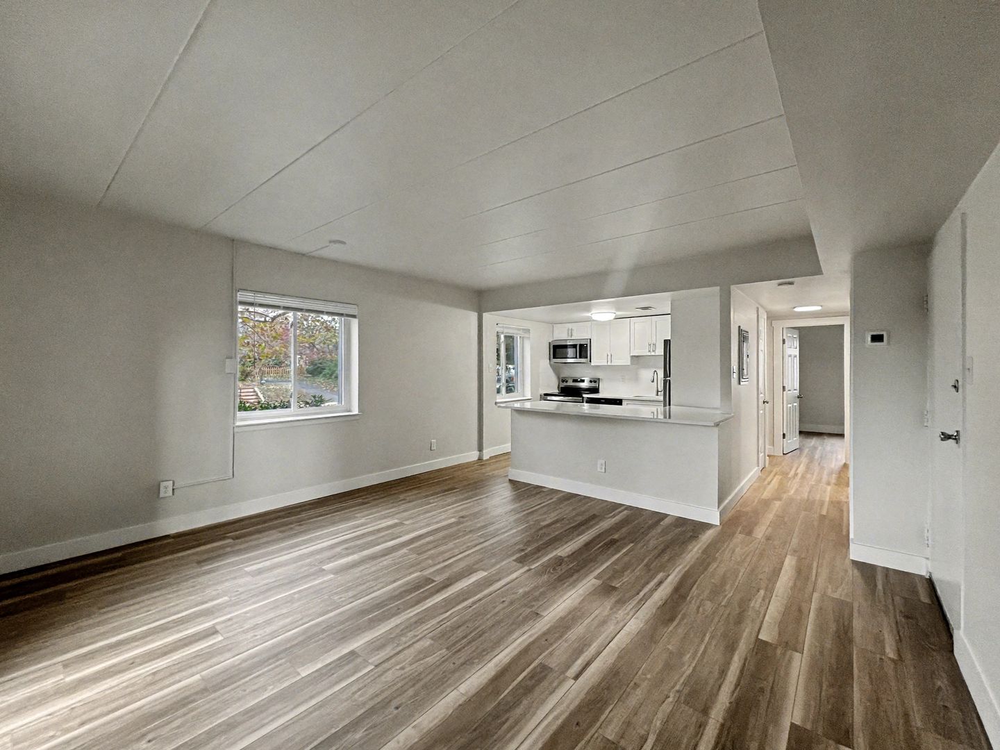 Springfield Apartment: 8 Midland Avenue