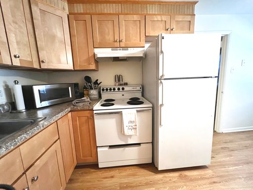 2 Bedroom, 1 Bath Apartment in the Heart of Downtown Wayne, PA