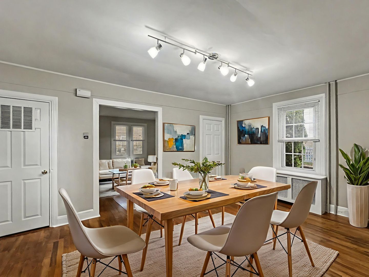 Bryn Mawr House: 716 E. Railroad Ave.