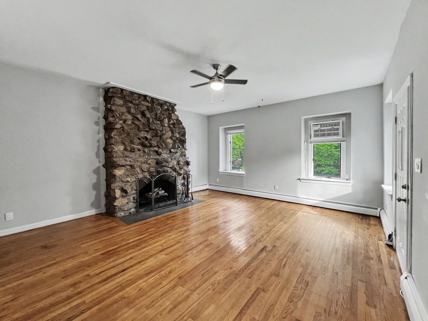 Wayne Apartment: 114 Walnut Ave