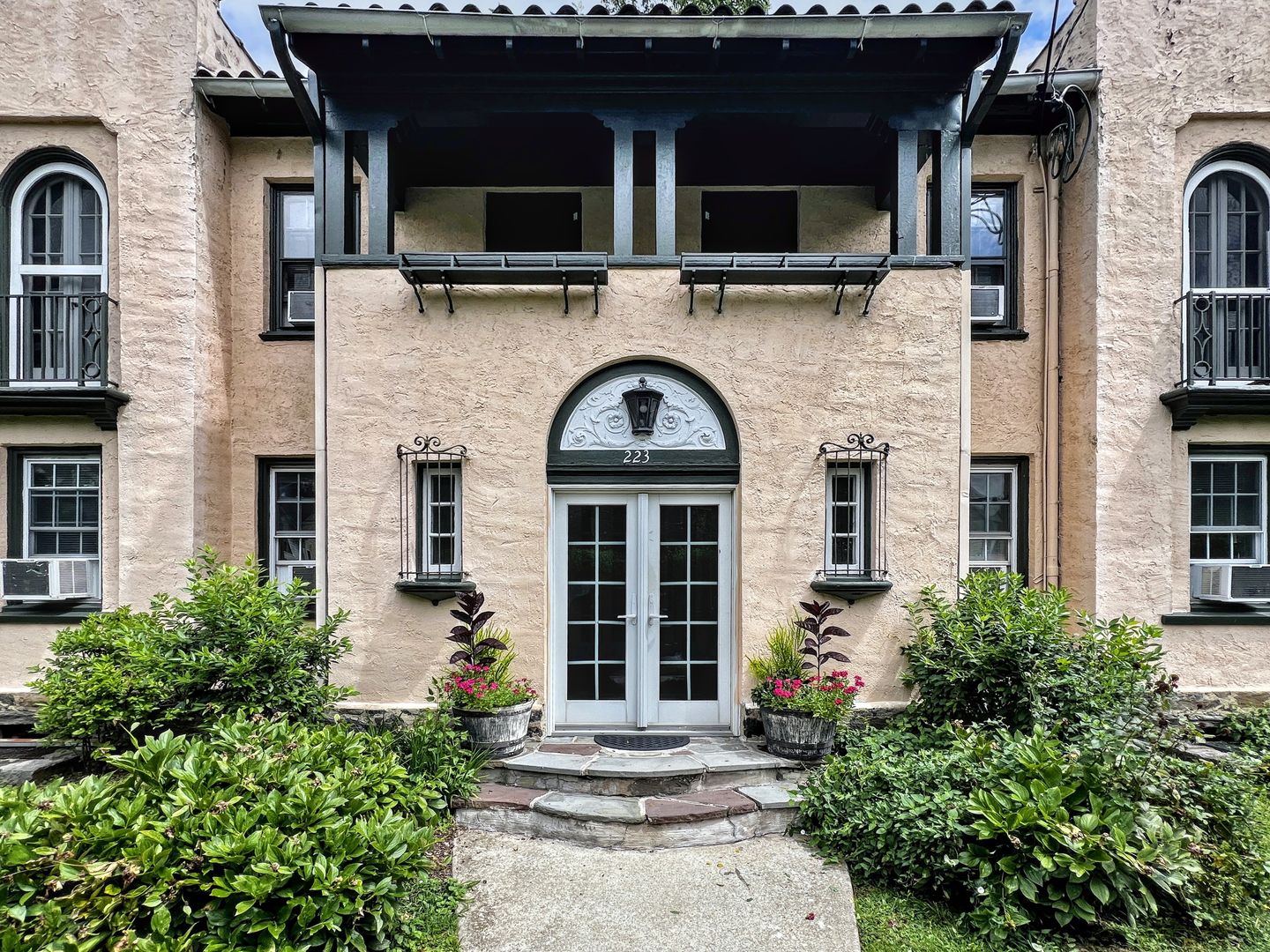 Wayne Apartment: 223 Bloomingdale Ave