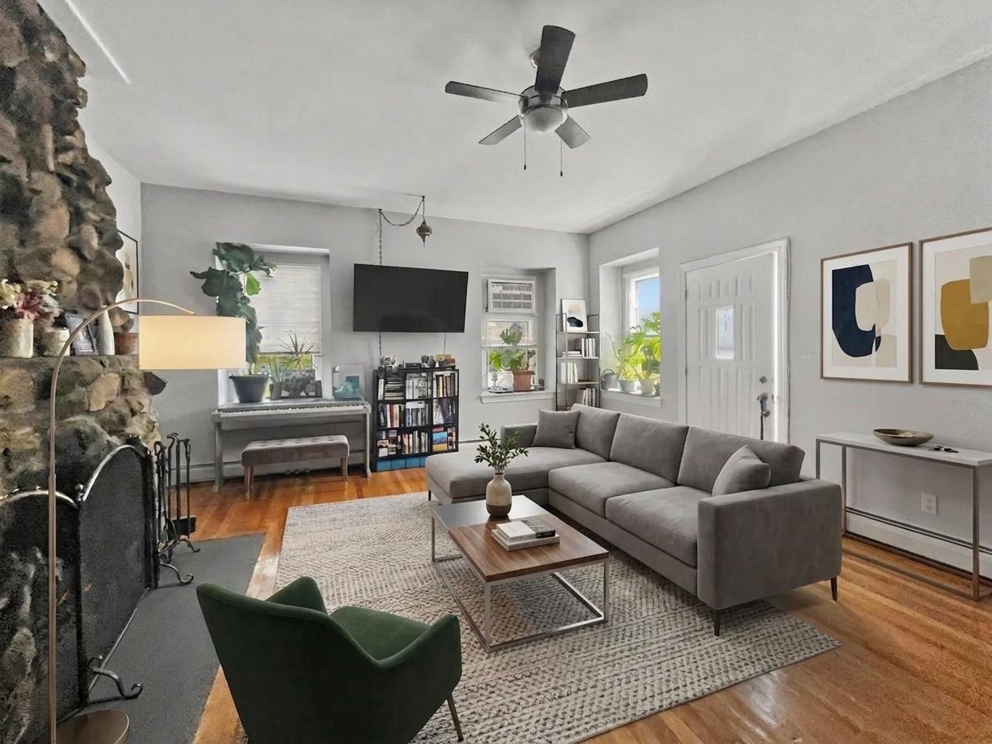 Wayne Apartment: 114 Walnut Ave