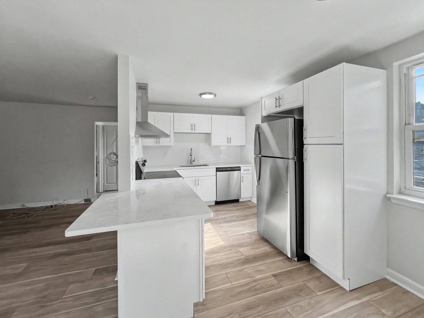 Springfield Apartment: 8 Midland Avenue
